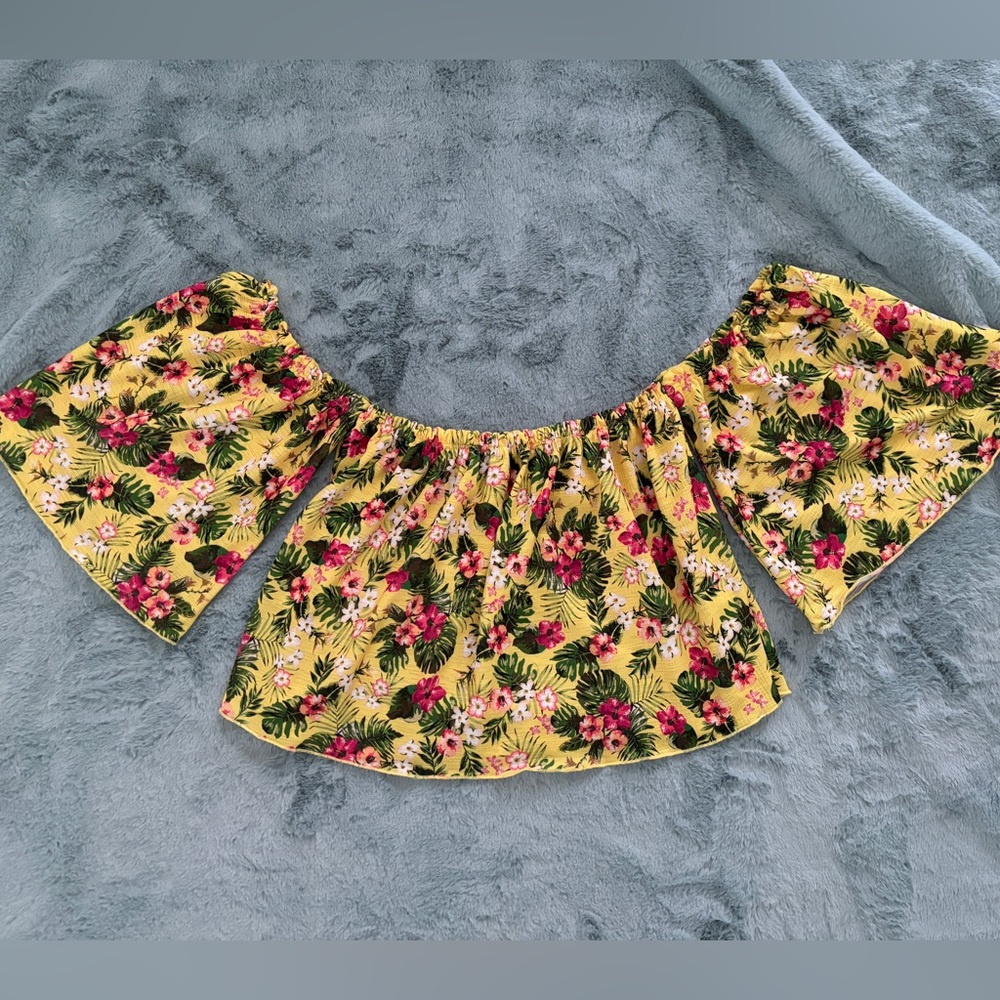 Tropical flowy crop top!
